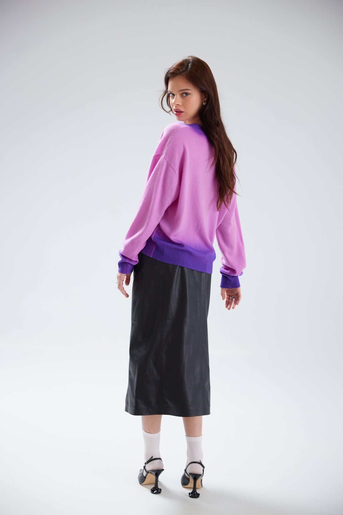 ALORA DIP TRIM V NECK 