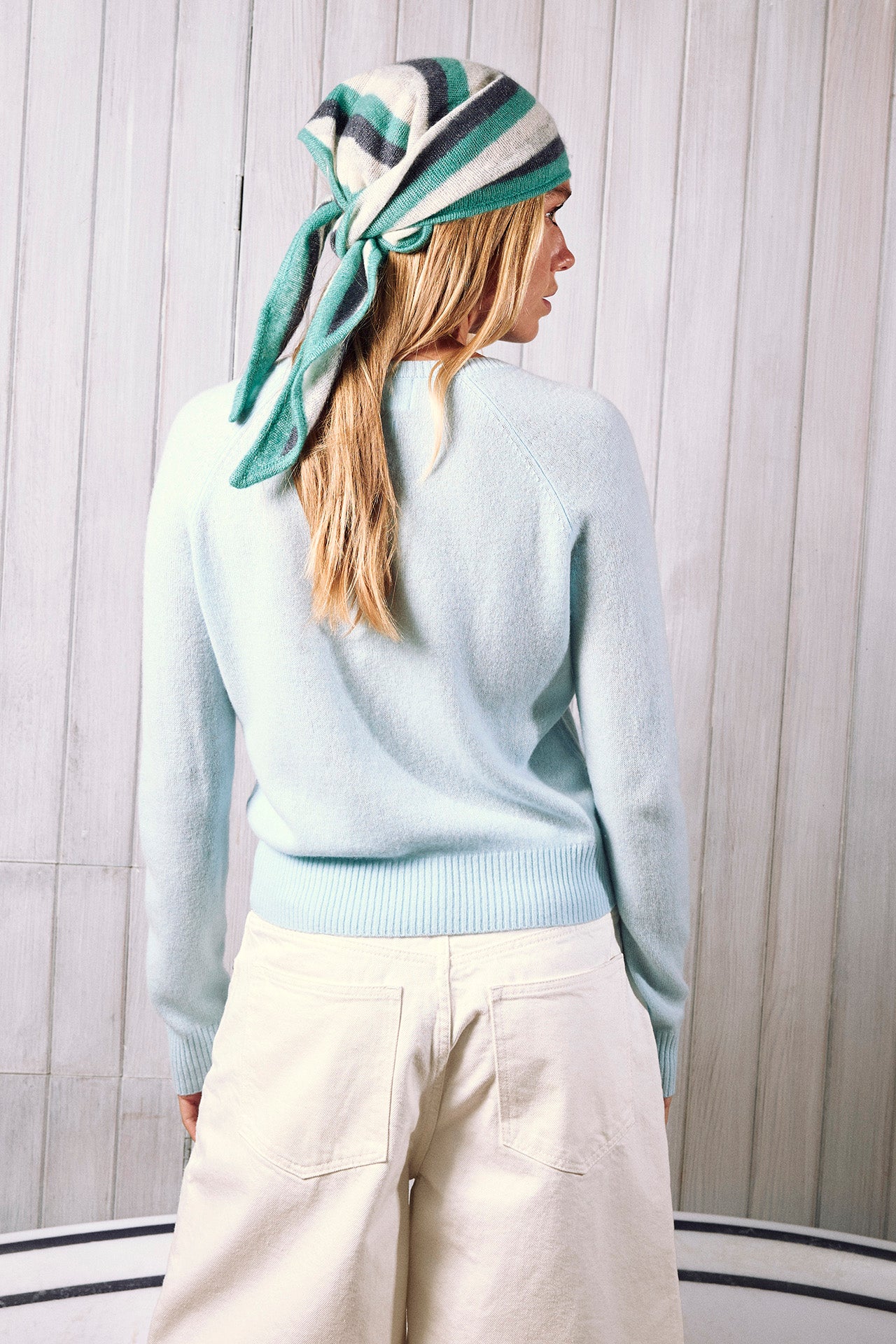 POPPY V NECK 